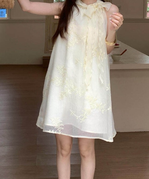 FAVORITO(ファヴォリート)の「ノースリーブ刺繍ワンピース(ワンピース・レディース・ベージュ/パープル/ブルー・F)」の11枚目の写真
