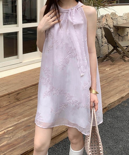 FAVORITO(ファヴォリート)の「ノースリーブ刺繍ワンピース(ワンピース・レディース・ベージュ/パープル/ブルー・F)」の18枚目の写真