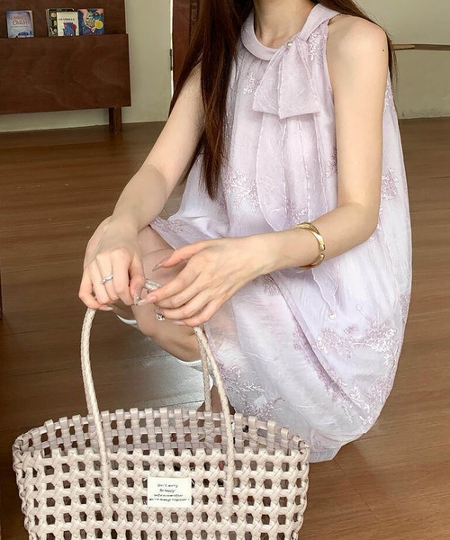 FAVORITO(ファヴォリート)の「ノースリーブ刺繍ワンピース(ワンピース・レディース・ベージュ/パープル/ブルー・F)」の17枚目の写真