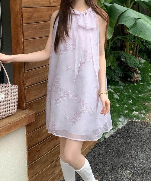 FAVORITO(ファヴォリート)の「ノースリーブ刺繍ワンピース(ワンピース・レディース・ベージュ/パープル/ブルー・F)」の14枚目の写真