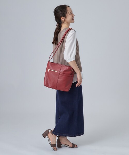 SHOO・LA・RUE(シューラルー)の「【多収納/汚れが目立ちにくい】8ポケット合皮2WAY ショルダーバッグ(ショルダーバッグ・レディース・ライトベージュ/ブルー/レッド系1/イエロー・00)」の8枚目の写真