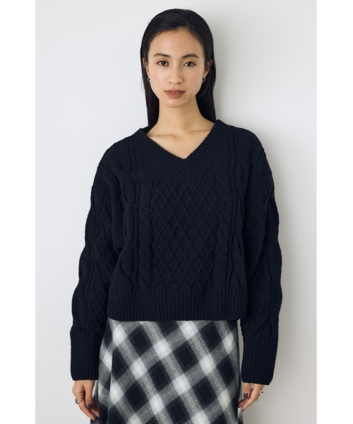 AZUL by moussy(アズールバイマウジー)の「【VERY11月号掲載】大人気定番!【ぬくもち】着丈バリエ シェニールVネックニット 秋服 冬服 長袖 ケーブルニット(ニット/セーター・レディース・ブラック/レッド/チャコールグレー/アイボリー・MEDIUM/SMALL)」の6枚目の写真