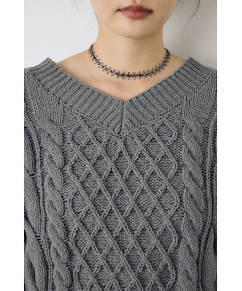 AZUL by moussy(アズールバイマウジー)の「【VERY11月号掲載】大人気定番!【ぬくもち】着丈バリエ シェニールVネックニット 秋服 冬服 長袖 ケーブルニット(ニット/セーター・レディース・ブラック/レッド/チャコールグレー/アイボリー・MEDIUM/SMALL)」の12枚目の写真