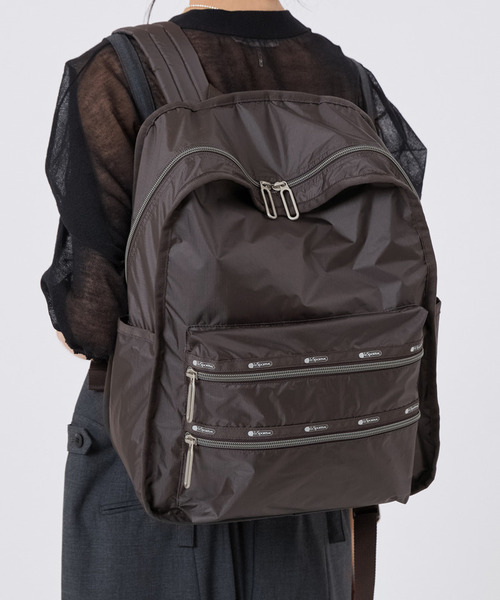 LeSportsac(レスポートサック)の「FUNCTIONAL BACKPACK ダークチョコレートC(バックパック/リュック・レディース・ブラウン・FREE)」の2枚目の写真