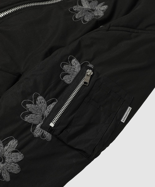 NOMA t.d.（ノーマティーディー）の「Flower Embroidery Flight Jacket（MA-1・メンズ・オリーブ/ブラック/ベージュ・3）」の8枚目の写真