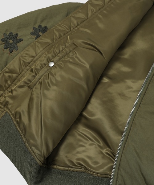 NOMA t.d.（ノーマティーディー）の「Flower Embroidery Flight Jacket（MA-1・メンズ・オリーブ/ブラック/ベージュ・3）」の12枚目の写真