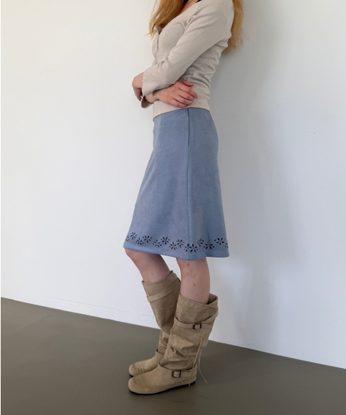 ASURA（アスラ）の「SUEDE PUNCHED MIDI SKIRT (BLUE)（スカート・レディース・その他・MEDIUM/SMALL）」の6枚目の写真