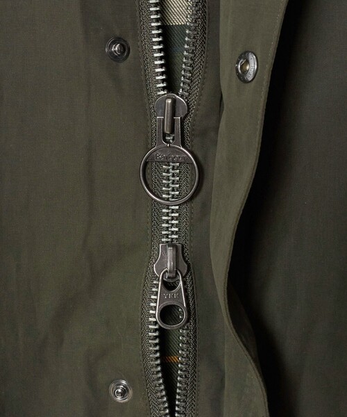 Barbour(バブアー)の「【別注】<BARBOUR> MODIFIED BEAUFORT/ビューフォート(その他アウター・メンズ・オリーブ/ブラック・36/38/40)」の3枚目の写真