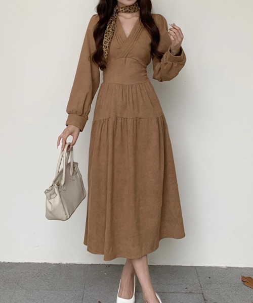 FLINEA(フリネア)の「Vネックコーデュロイ長袖ワンピース(ワンピース・レディース・グレー/ブラック/キャメル/グリーン・FREE)」の4枚目の写真