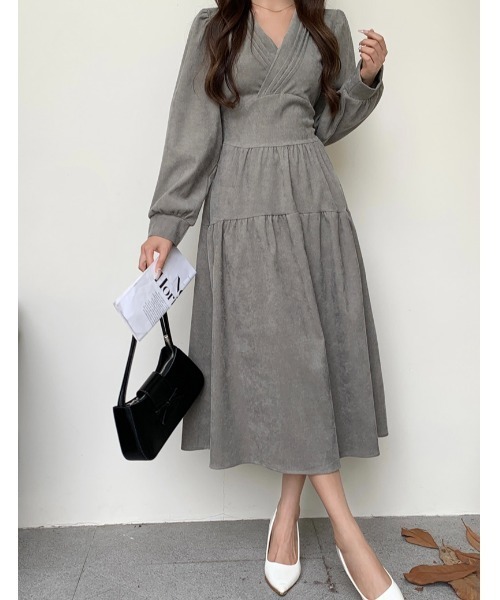 FLINEA(フリネア)の「Vネックコーデュロイ長袖ワンピース(ワンピース・レディース・グレー/ブラック/キャメル/グリーン・FREE)」の3枚目の写真