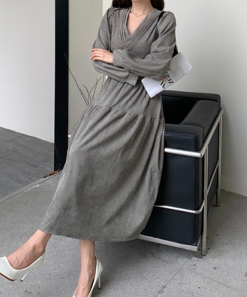 FLINEA(フリネア)の「Vネックコーデュロイ長袖ワンピース(ワンピース・レディース・グレー/ブラック/キャメル/グリーン・FREE)」の10枚目の写真