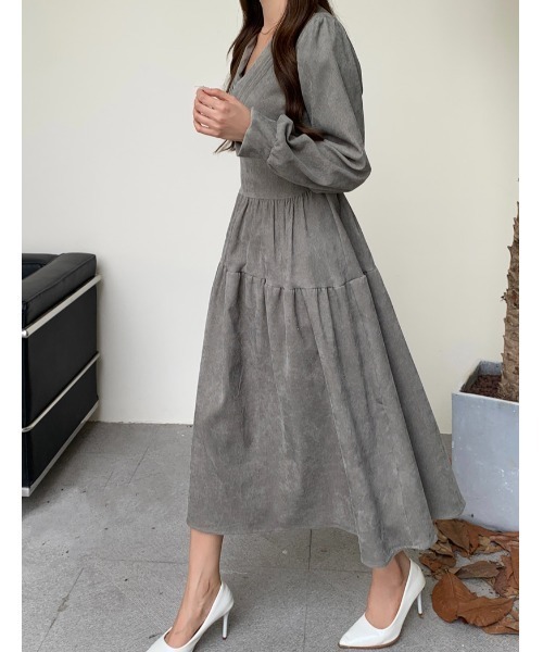 FLINEA(フリネア)の「Vネックコーデュロイ長袖ワンピース(ワンピース・レディース・グレー/ブラック/キャメル/グリーン・FREE)」の14枚目の写真