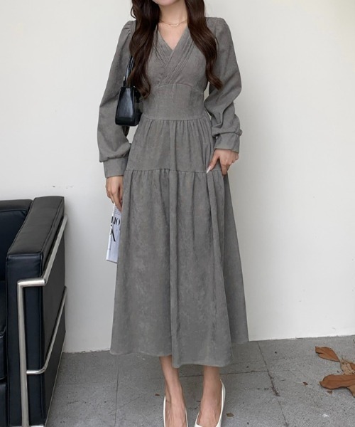 FLINEA(フリネア)の「Vネックコーデュロイ長袖ワンピース(ワンピース・レディース・グレー/ブラック/キャメル/グリーン・FREE)」の15枚目の写真