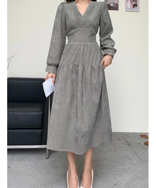 FLINEA(フリネア)の「Vネックコーデュロイ長袖ワンピース(ワンピース・レディース・グレー/ブラック/キャメル/グリーン・FREE)」の11枚目の写真