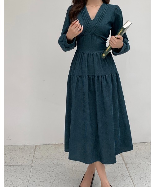 FLINEA(フリネア)の「Vネックコーデュロイ長袖ワンピース(ワンピース・レディース・グレー/ブラック/キャメル/グリーン・FREE)」の20枚目の写真