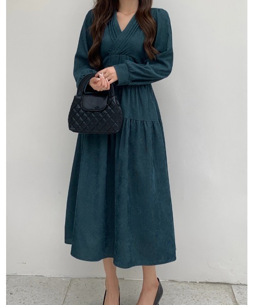 FLINEA(フリネア)の「Vネックコーデュロイ長袖ワンピース(ワンピース・レディース・グレー/ブラック/キャメル/グリーン・FREE)」の21枚目の写真