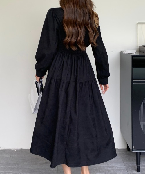 FLINEA(フリネア)の「Vネックコーデュロイ長袖ワンピース(ワンピース・レディース・グレー/ブラック/キャメル/グリーン・FREE)」の8枚目の写真