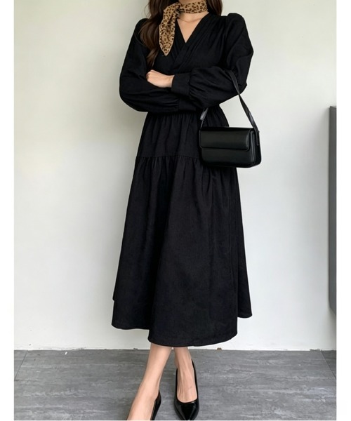 FLINEA(フリネア)の「Vネックコーデュロイ長袖ワンピース(ワンピース・レディース・グレー/ブラック/キャメル/グリーン・FREE)」の6枚目の写真