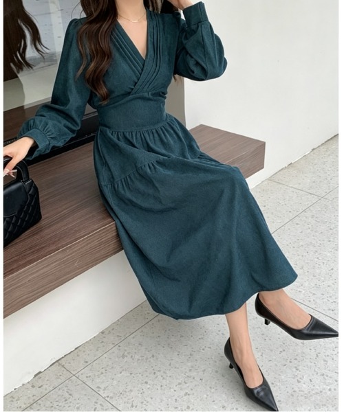 FLINEA(フリネア)の「Vネックコーデュロイ長袖ワンピース(ワンピース・レディース・グレー/ブラック/キャメル/グリーン・FREE)」の17枚目の写真