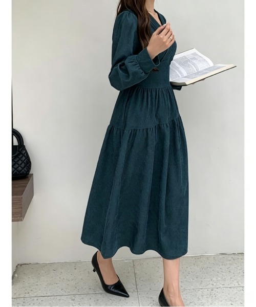 FLINEA(フリネア)の「Vネックコーデュロイ長袖ワンピース(ワンピース・レディース・グレー/ブラック/キャメル/グリーン・FREE)」の22枚目の写真