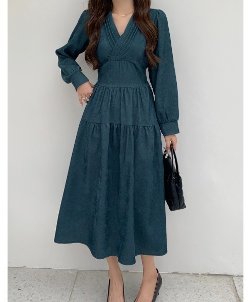 FLINEA(フリネア)の「Vネックコーデュロイ長袖ワンピース(ワンピース・レディース・グレー/ブラック/キャメル/グリーン・FREE)」の19枚目の写真