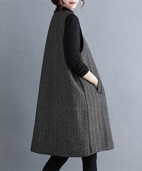 Doux Belle（ドゥーベル）の「ヘリンボーン柄Vネックジャンパースカート（ジャンパースカート・レディース・ダークグレー・X-LARGE/LARGE/MEDIUM）」の9枚目の写真