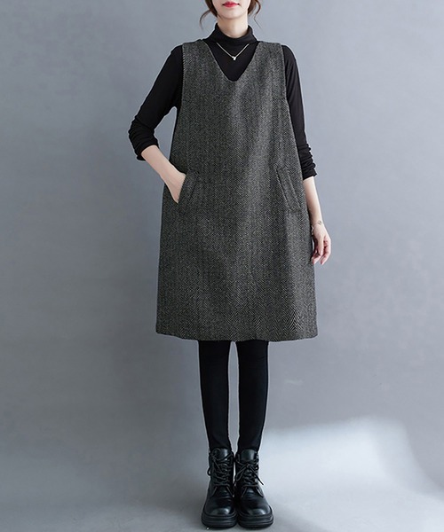 Doux Belle（ドゥーベル）の「ヘリンボーン柄Vネックジャンパースカート（ジャンパースカート・レディース・ダークグレー・X-LARGE/LARGE/MEDIUM）」の11枚目の写真