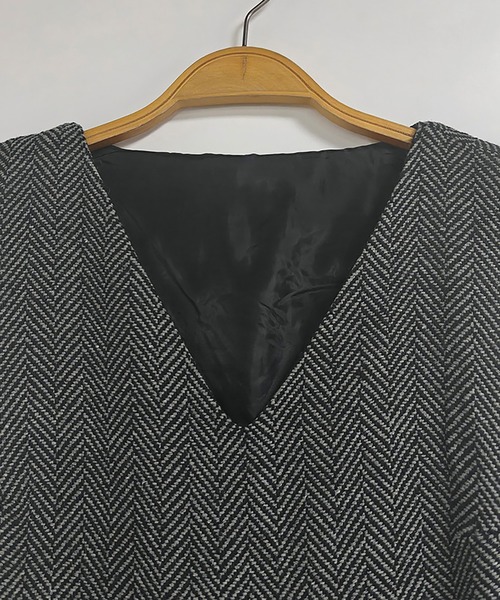 Doux Belle（ドゥーベル）の「ヘリンボーン柄Vネックジャンパースカート（ジャンパースカート・レディース・ダークグレー・X-LARGE/LARGE/MEDIUM）」の13枚目の写真
