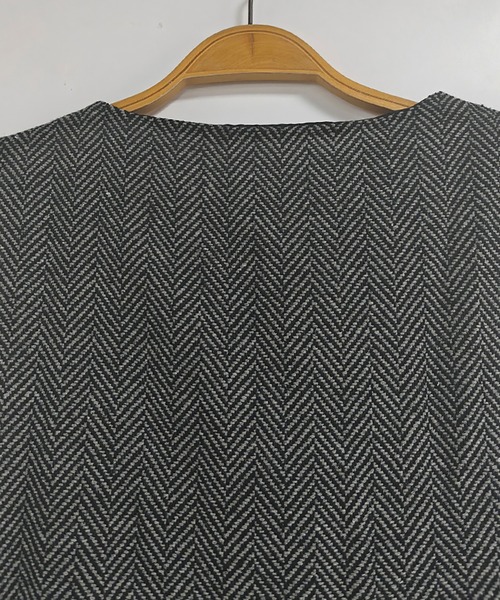 Doux Belle（ドゥーベル）の「ヘリンボーン柄Vネックジャンパースカート（ジャンパースカート・レディース・ダークグレー・X-LARGE/LARGE/MEDIUM）」の17枚目の写真