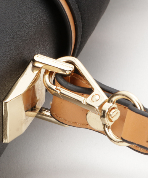 PLAIN CLOTHING(プレーンクロージング)の「ワンハンドルバッグ/ショルダーバッグ【PLAIN CLOTHING】(ハンドバッグ・レディース・カーキ/ブラック/ダークグレー/レッド/キャメル・FREE)」の11枚目の写真