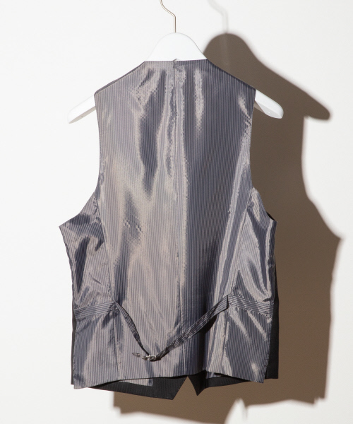 ABAHOUSE（アバハウス）の「【セットアップ対応】NEW ZEALAND WOOLドビーストライプジレ（ベスト・メンズ・ブラック/ネイビー/グレー・3/2）」の4枚目の写真