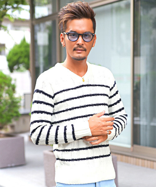 LUXSTYLE（ラグスタイル）の「ケーブル編みVネックニットソー（ニット/セーター・メンズ・ブラック/オフホワイト/ネイビー/ベージュ/サックスブルー/ホワイト×ブラック/ミックスグレー/ホワイト系その他/ブラック系その他/ブラック系その他2/ホワイト×ネイビー/ブルー系その他/ブラック系その他3/ブルー系その他3/ブルー系その他2/ダークネイビー/チャコール・XL/M/L）」の4枚目の写真