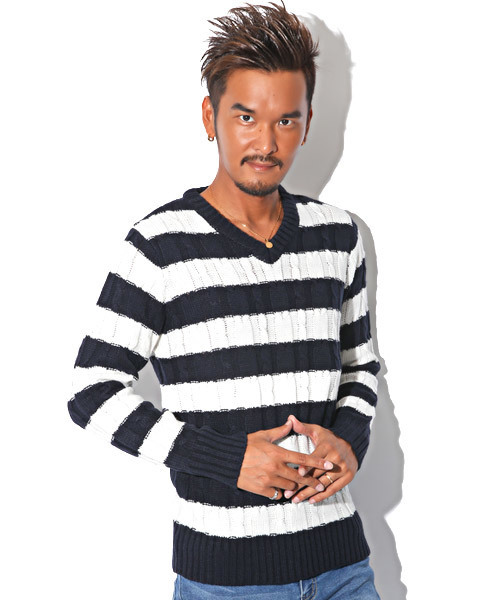 LUXSTYLE（ラグスタイル）の「ケーブル編みVネックニットソー（ニット/セーター・メンズ・ブラック/オフホワイト/ネイビー/ベージュ/サックスブルー/ホワイト×ブラック/ミックスグレー/ホワイト系その他/ブラック系その他/ブラック系その他2/ホワイト×ネイビー/ブルー系その他/ブラック系その他3/ブルー系その他3/ブルー系その他2/ダークネイビー/チャコール・XL/M/L）」の5枚目の写真