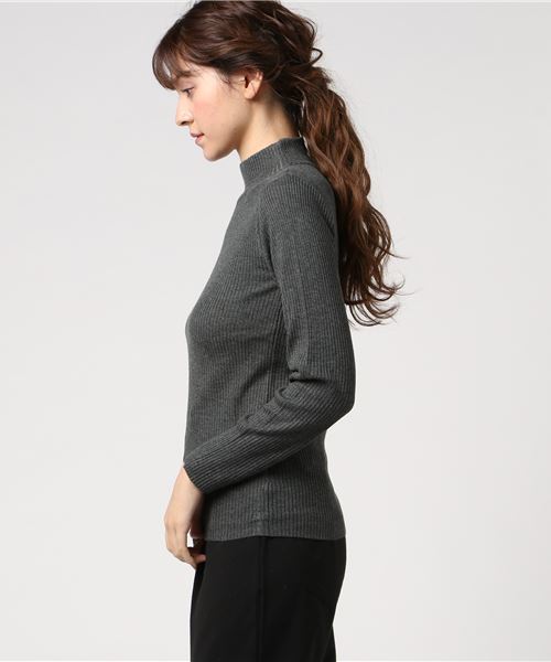 Samansa Mos2(サマンサ モスモス)の「ハイネックリブタートル無地(ニット/セーター・レディース・チャコールグレー/ベージュ/モカ/キナリ・フリ-)」の5枚目の写真