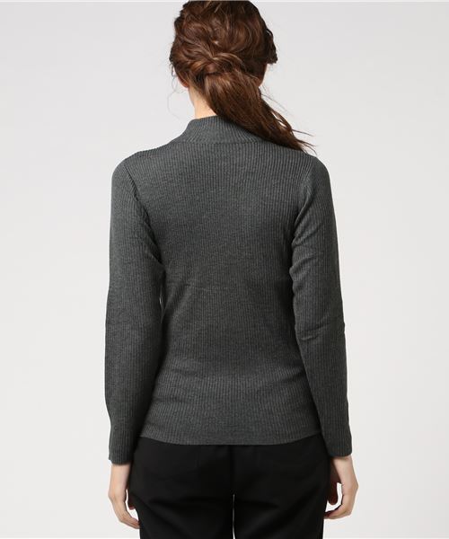 Samansa Mos2(サマンサ モスモス)の「ハイネックリブタートル無地(ニット/セーター・レディース・チャコールグレー/ベージュ/モカ/キナリ・フリ-)」の6枚目の写真