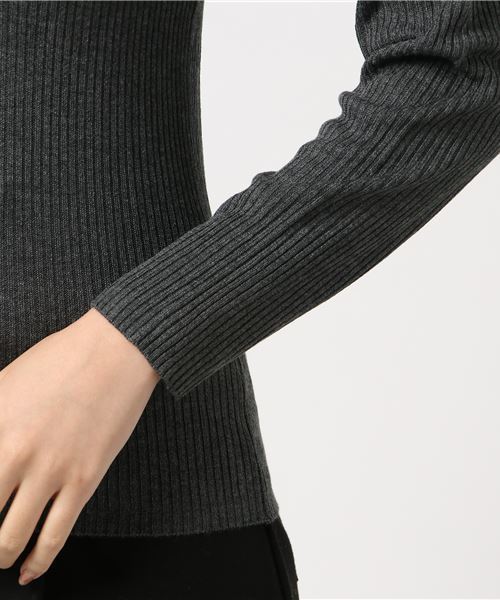 Samansa Mos2(サマンサ モスモス)の「ハイネックリブタートル無地(ニット/セーター・レディース・チャコールグレー/ベージュ/モカ/キナリ・フリ-)」の8枚目の写真