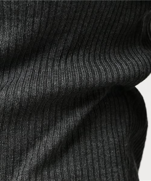Samansa Mos2(サマンサ モスモス)の「ハイネックリブタートル無地(ニット/セーター・レディース・チャコールグレー/ベージュ/モカ/キナリ・フリ-)」の7枚目の写真