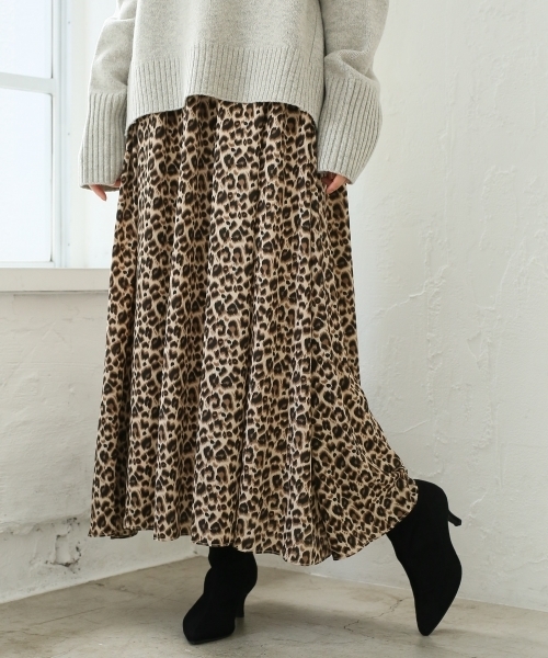 A part by（アパートバイ）の「Pサテンギャザーマキシスカート 775794 （スカート・レディース・マスタード/ライトグレー/ブラック/ブラウン系その他/グリーン/ライトパープル・FREE）」の3枚目の写真