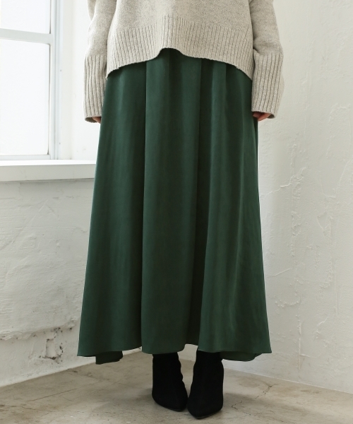 A part by（アパートバイ）の「Pサテンギャザーマキシスカート 775794 （スカート・レディース・マスタード/ライトグレー/ブラック/ブラウン系その他/グリーン/ライトパープル・FREE）」の4枚目の写真