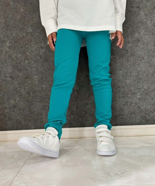 THE CASUAL(カジュアル)の「キッズ ストレッチパンツ レギパン(その他パンツ・キッズ・ピンク系その他/アッシュグレー/カーキ/レッド/パープル/マスタード/グリーン/エメラルド/オレンジ/ライム/ブラウン/ラベンダー/ネイビー/サックスブルー/ブラック/キャメル/レッド系その他/ロイヤルブルー/ピンク/チャコール/アイボリー/インディゴブルー・160cm/90cm/150cm/95cm/80cm/130cm/140cm/100cm/120cm/110cm)」の10枚目の写真