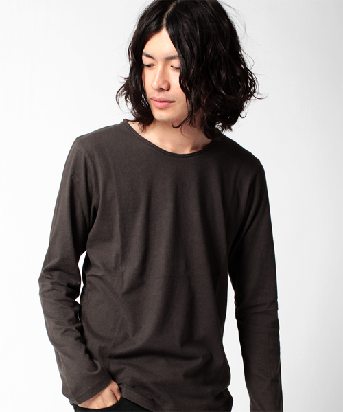 NANO universe(ナノユニバース)の「プレミアムスウィートクルーネックTeeL/S(Tシャツ/カットソー・メンズ・ホワイト/トップグレー/チャコール/ラベンダー/スモークピンク/ライトパープル/パープル/ターコイズブルー/ネイビー/グリーン/ベージュ/オリーブ/マスタード/ボルドー/オレンジ/ダークグレー/ブラック・38/40/42)」の3枚目の写真