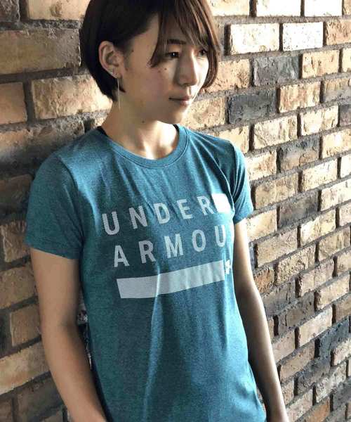 UNDER ARMOUR(アンダーアーマー)の「レディース トレーニング半袖Tシャツ / スレッドボーントレイングラフィックツイストクルー(Tシャツ/カットソー・レディース・グレイッシュブルー/ブラック/ピンク/グレー/レッド・L/M/XL/S/SM/LG/MD)」の14枚目の写真