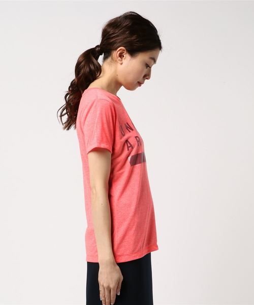 UNDER ARMOUR(アンダーアーマー)の「レディース トレーニング半袖Tシャツ / スレッドボーントレイングラフィックツイストクルー(Tシャツ/カットソー・レディース・グレイッシュブルー/ブラック/ピンク/グレー/レッド・L/M/XL/S/SM/LG/MD)」の6枚目の写真