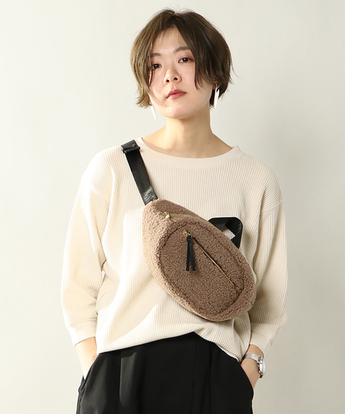 Legato Largo(レガートラルゴ)の「【Legato Largo レガートラルゴ】ボア ボディバッグ(ボディバッグ/ウエストポーチ・レディース・ブラック/ブラウン/アイボリー・ONE SIZE)」の3枚目の写真