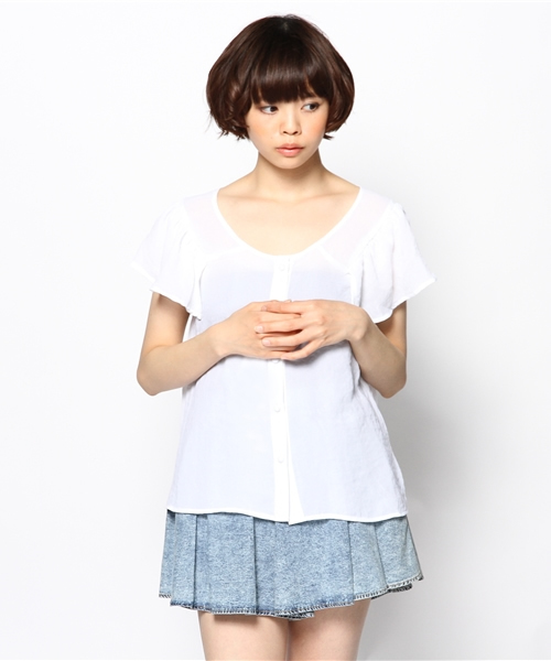 mystic（ミスティック）の「肩フリルBL（シャツ/ブラウス・レディース・オフホワイト/オレンジ/ブルー/ベージュ/ブラック・ﾌﾘ-）」の2枚目の写真