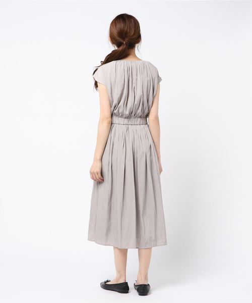 12Twelve Agenda(トゥエルブ アジェンダ)の「ドレープデシンギャザーワンピース(ワンピース・レディース・ネイビー/キャメル/グレイッシュベージュ・M)」の5枚目の写真