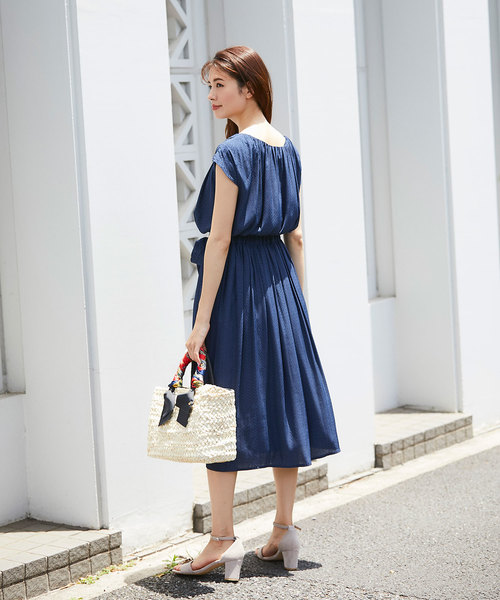 12Twelve Agenda(トゥエルブ アジェンダ)の「ドレープデシンギャザーワンピース(ワンピース・レディース・ネイビー/キャメル/グレイッシュベージュ・M)」の9枚目の写真