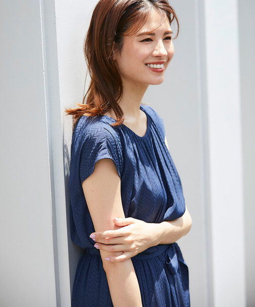 12Twelve Agenda(トゥエルブ アジェンダ)の「ドレープデシンギャザーワンピース(ワンピース・レディース・ネイビー/キャメル/グレイッシュベージュ・M)」の8枚目の写真