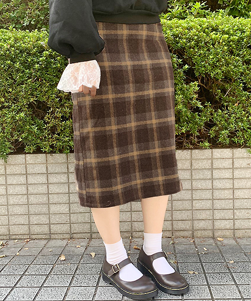 apres jour（アプレジュール）の「厚手チェックナロースカート【ZOZOTOWN限定アイテム】（スカート・レディース・ダークブラウン/ベージュ/ブラウン系その他・フリー）」の11枚目の写真