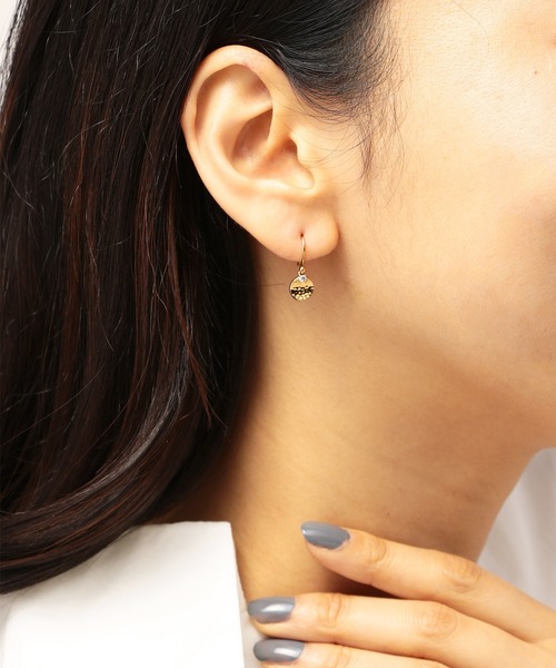 Jouete（ジュエッテ）の「ジルコニア プレート ピアス（ピアス（両耳用）・レディース・イエローゴールド/プラチナム・FREE）」の10枚目の写真